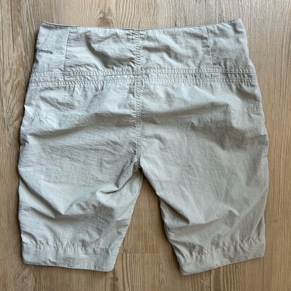 WOMENS COLUMBIA GRT SHORTS - Picture 4 of 4